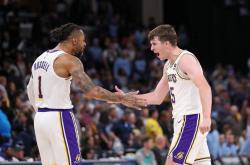 开云官网-湖人迎来一场惊险的乒乓球对决