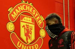 开云平台-曼联主场不敌强敌，遭遇英超连败