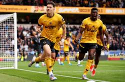 开云体育官网-西汉姆联客场战胜狼队，升至中游位置的简单介绍