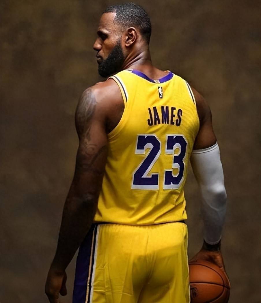 NBA全明星比赛落幕，詹姆斯再度斩获MVP荣誉