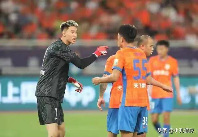 关于热门球队再战赛场，以强大实力获胜晋级的信息