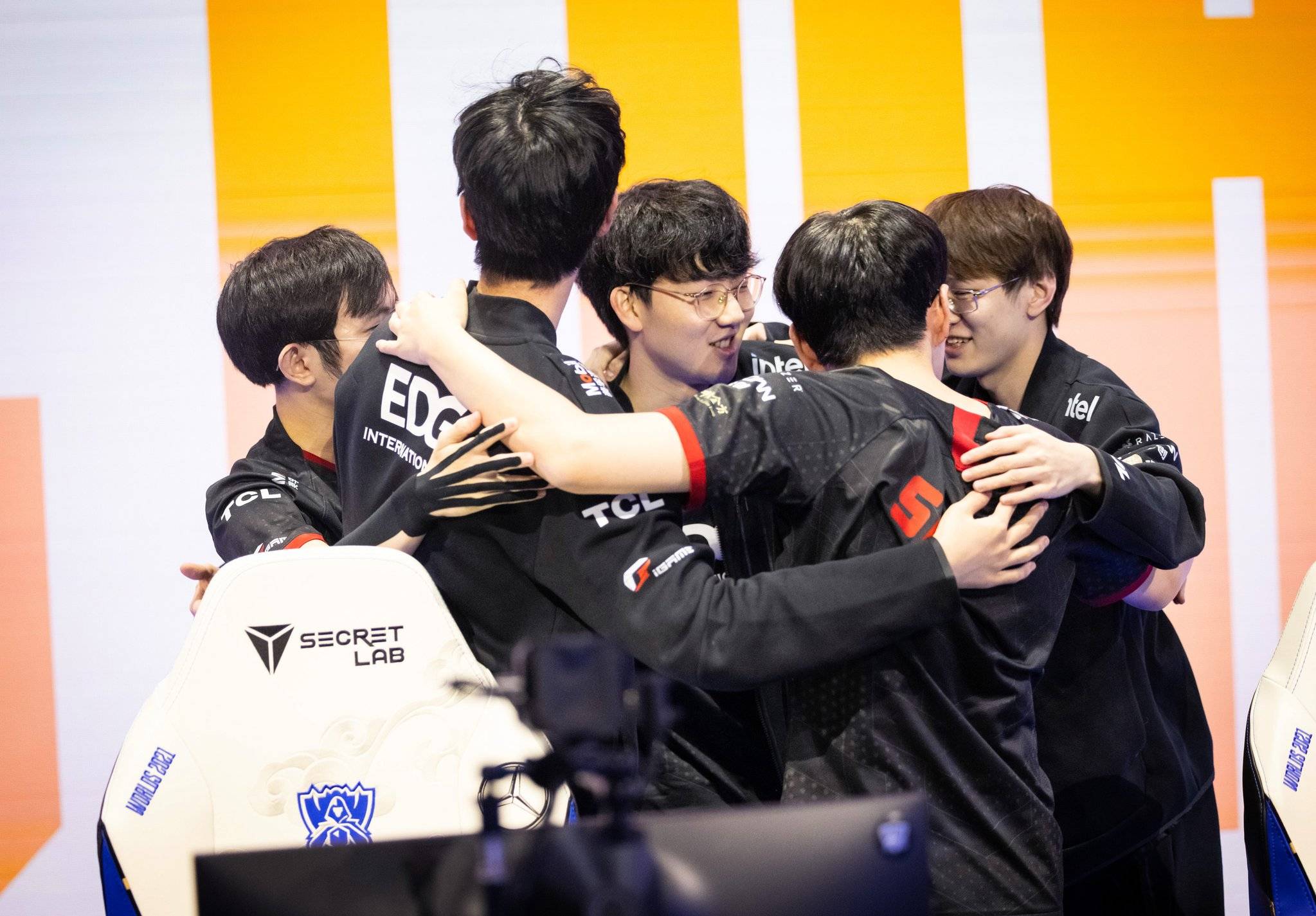 EDG力克C9,Viper完成史诗逆转成都决赛之夜3:1(柏林) EDG力克C9,Viper完成史诗逆转成都决赛之夜3:1(柏林)