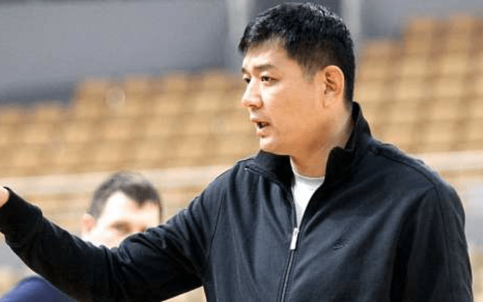 中国男篮强势爵士，哈里斯送出助攻的简单介绍