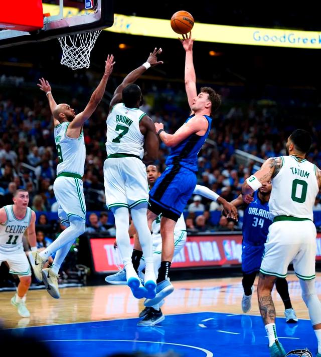 关于青岛队险胜魔术,塔图姆统治全场的信息 关于青岛队险胜魔术,塔图姆统治全场的信息